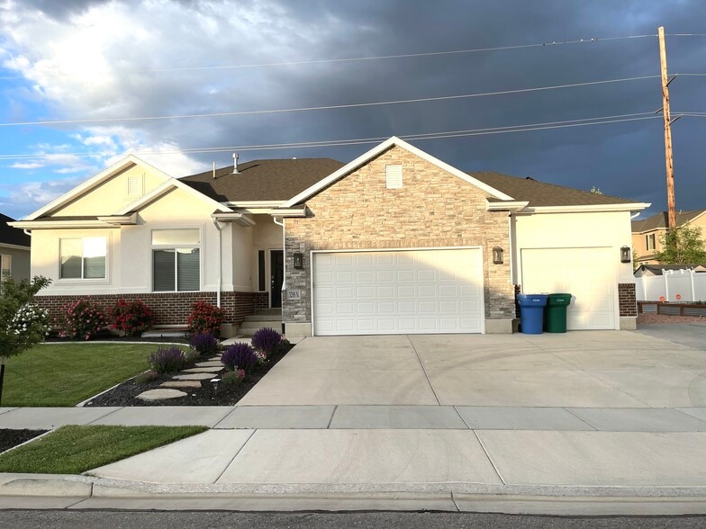 Building Photo - 3288 N 200 W