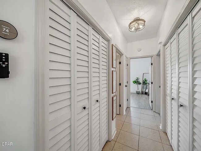 Building Photo - 6219 Poinciana Dr