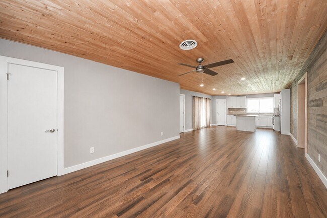 Building Photo - 711 Kalmer St