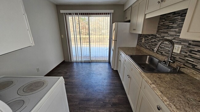 Building Photo - 3306-3308 Shelley Dr