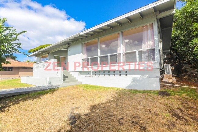 Building Photo - Lower Waialae Iki 3 Bedroom, 2 Bath Single...