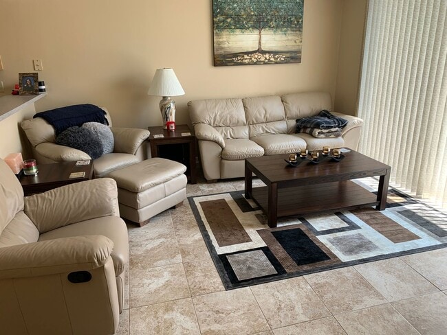 Building Photo - 3 Bedroom 2 Bathroom Single Family Condo