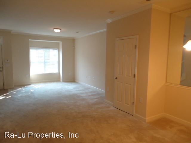 Building Photo - 2 br, 2.5 bath House - 110 Humberside Dr.