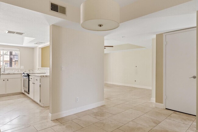 Building Photo - 2232 W Lindner Ave