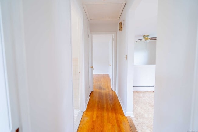 Building Photo - 326 Grovers Ave