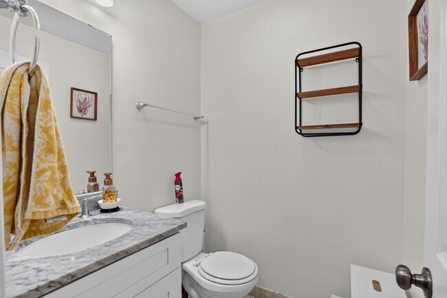 Building Photo - 4725 Springbrook Dr