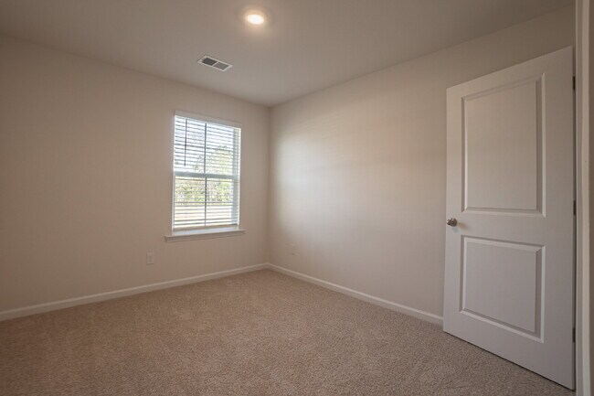 Building Photo - End unit! Available Early June!