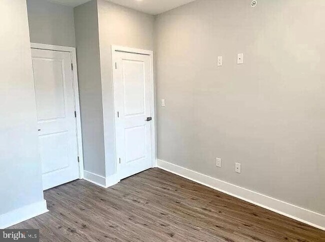 Building Photo - 2425 Frankford Ave