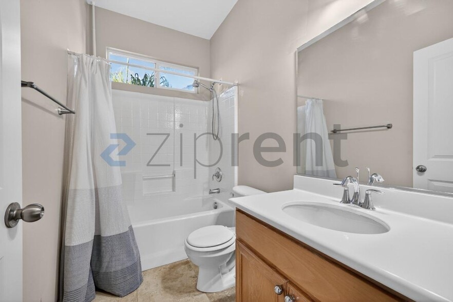 Building Photo - 5775 Cam Del Cielo