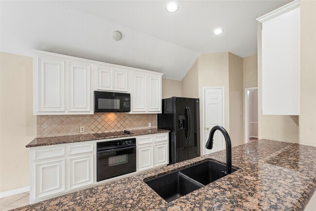 Building Photo - 11619 Cedarvale Ln