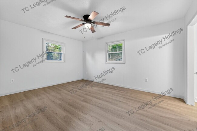 Building Photo - 320 Diamond Ave