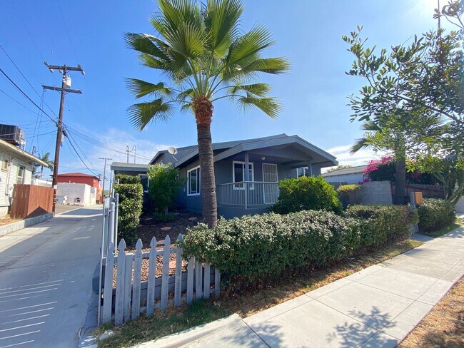 Building Photo - Great Normal Heights Location! IN UNIT Washer/Dryer, 2 Covered Parking Spots, Storage Locker!