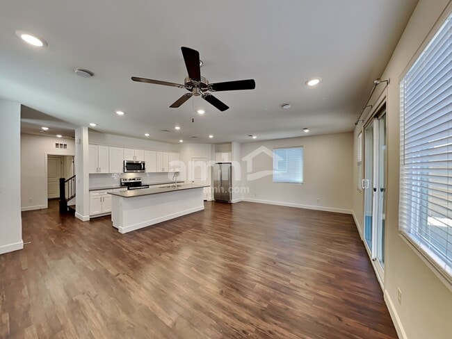 Building Photo - 10465 Beavertail Hill Ave