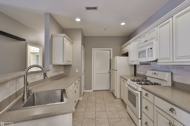Building Photo - 2 bedroom condo at Country Classics at Morgan Hill