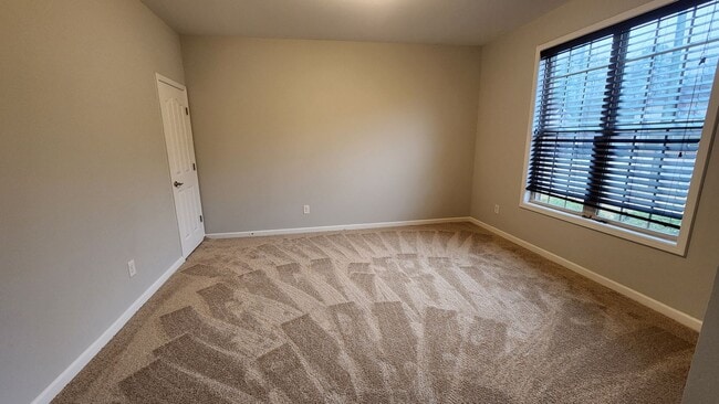 Building Photo - 4 Bedroom - Near Ft Moore