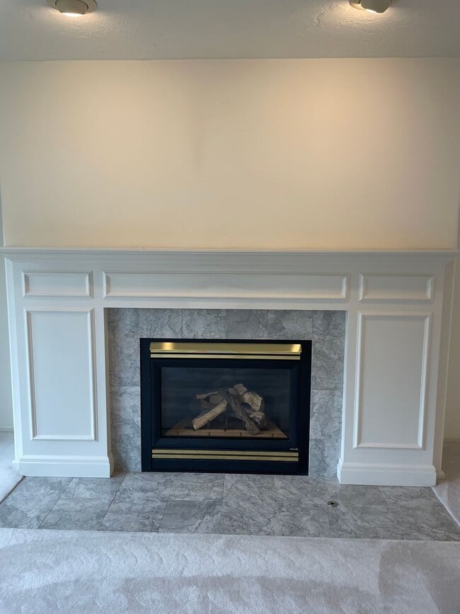 Building Photo - Single Level Useless Bay Home with Bonus Room!