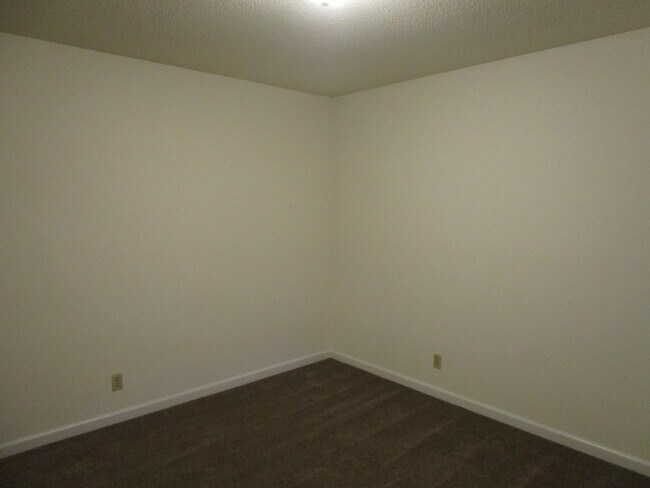 Building Photo - 3109 Pioneer Dr