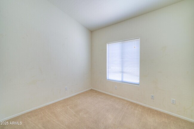 Building Photo - 8900 E Rainier Dr