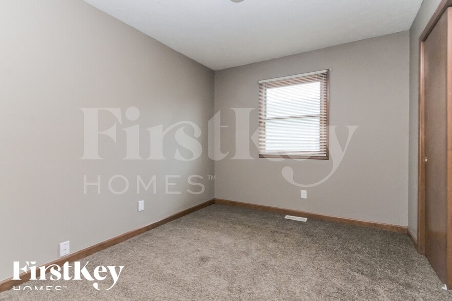 Building Photo - 2102 E Edgewood Ave