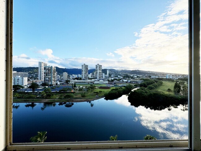 Building Photo - Waikiki 1-Bedroom Condo with Parking and A/C