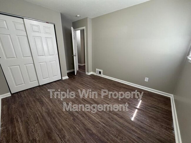 Building Photo - 48 Wayside Dr
