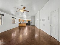 Building Photo - 409 E Geronimo Bluff Loop