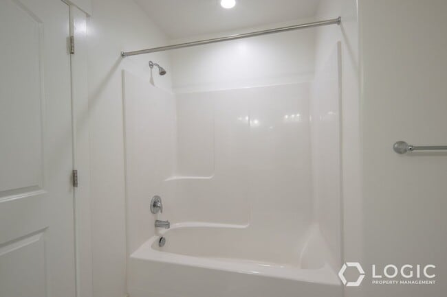 Building Photo - Stunning Townhome in Lehi!!