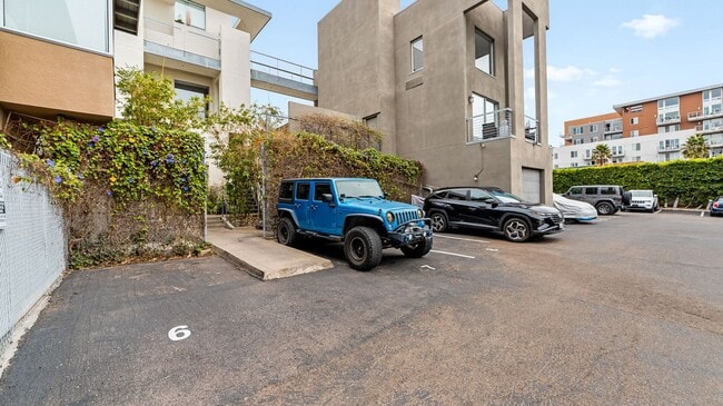 Building Photo - Beautiful 2Br/2Ba Townhome In Little Italy With Views Of The Bay! 3D Tour Link in Description Below!