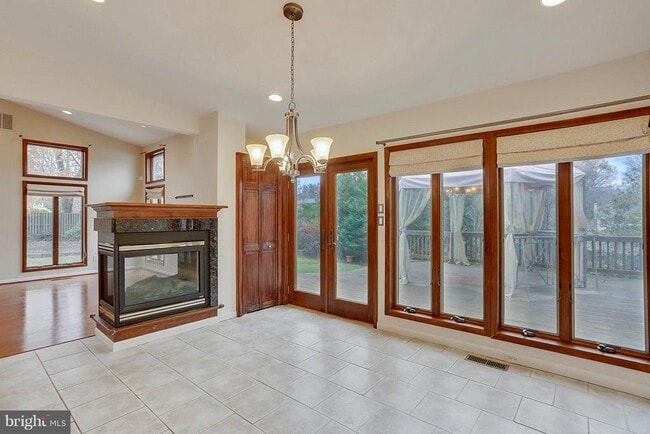 Building Photo - 9801 Clydesdale St