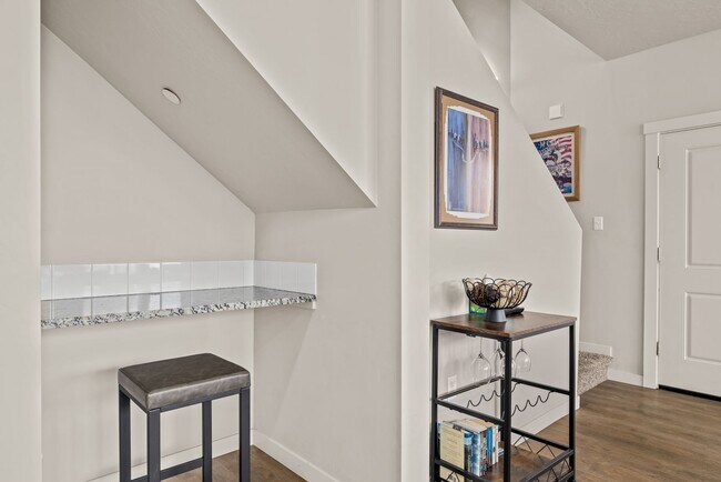 Building Photo - 7485 N Lucy Rose Ln