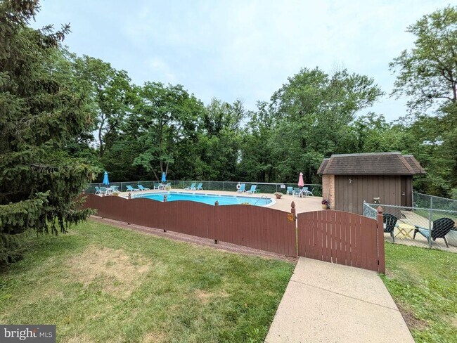 Building Photo - 34 Hermitage Dr