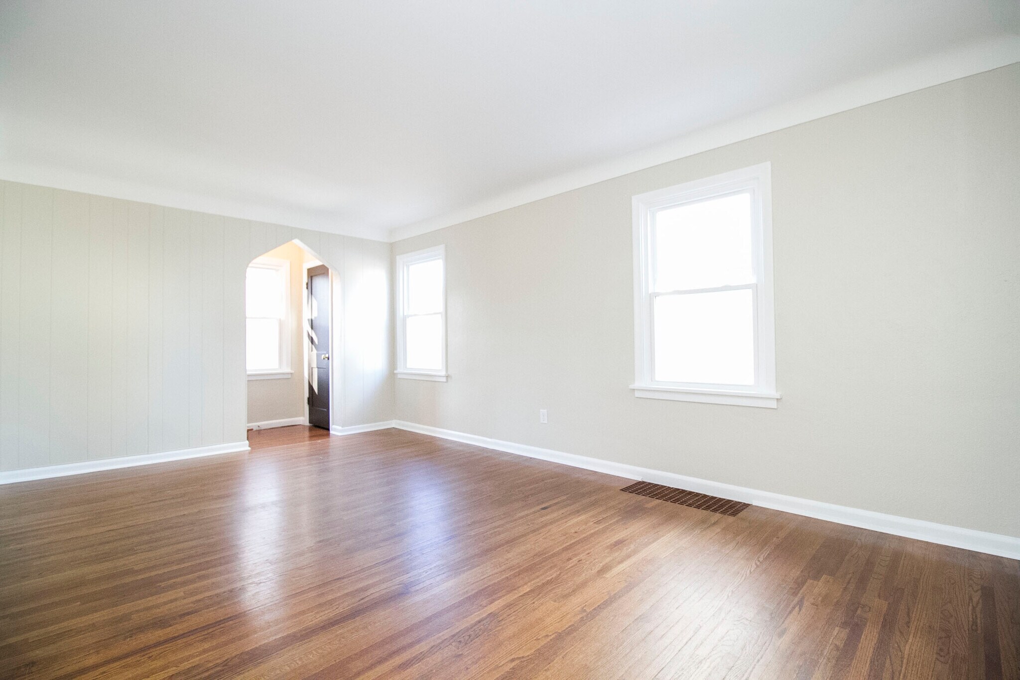 Building Photo - 4353 Lyman Ave