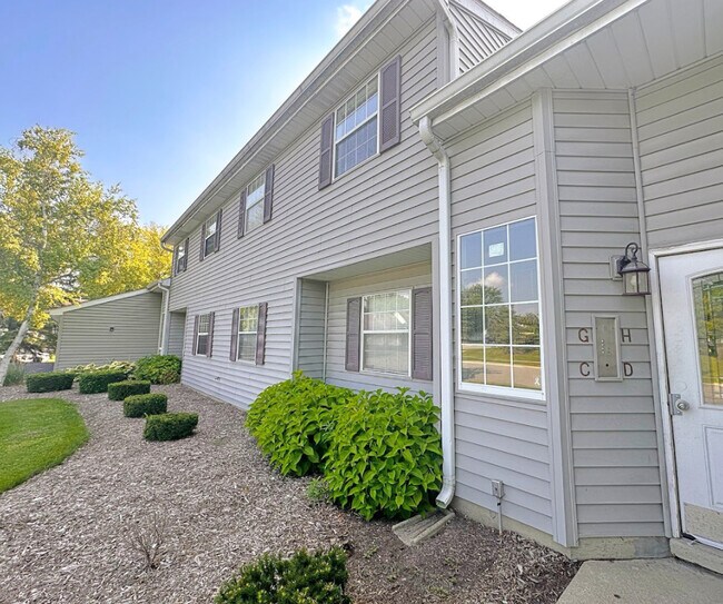 Primary Photo - 8 Gant Cir
