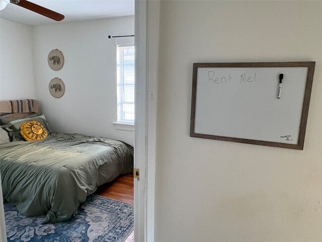 Building Photo - 1828 W Main St