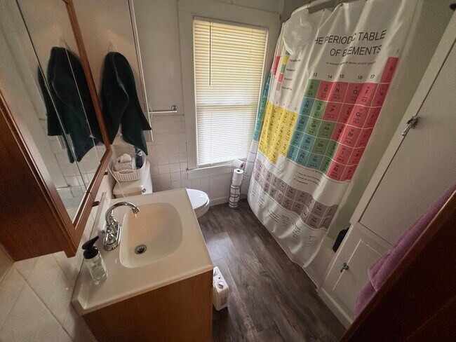 Building Photo - 10 Mingo St