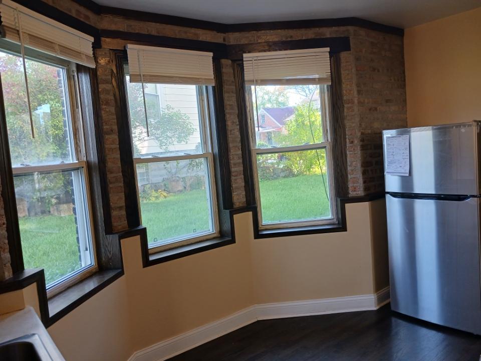 Kitchen - 3457 N Lowell Ave