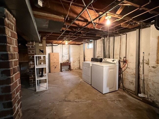 Building Photo - 3 bedroom 1 bath near downtown