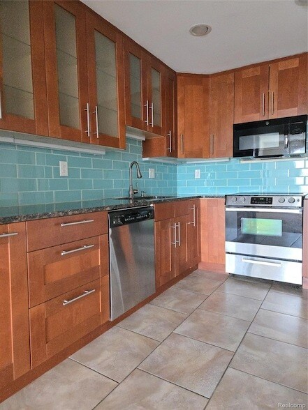 Building Photo - 1160 Catalpa Dr