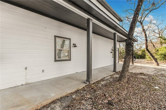 Building Photo - 3935 John Sharp Pkwy