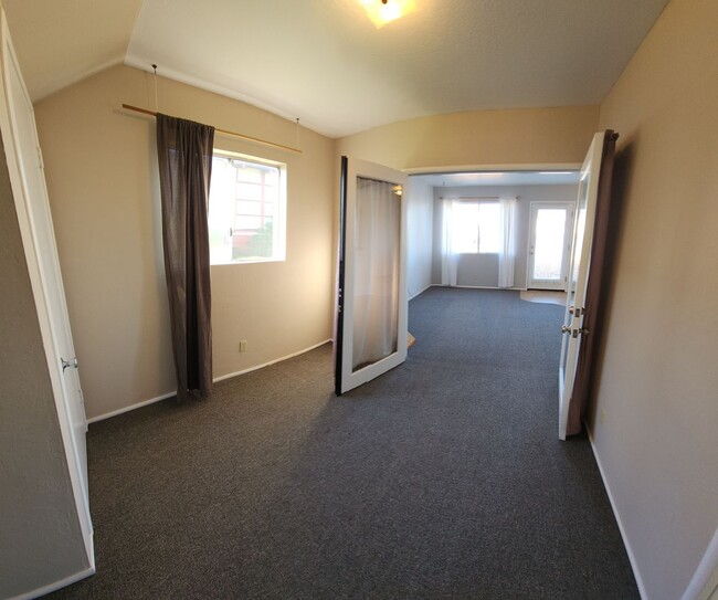 Building Photo - Quaint 2 bedroom 1 bath in quiet neighborhood