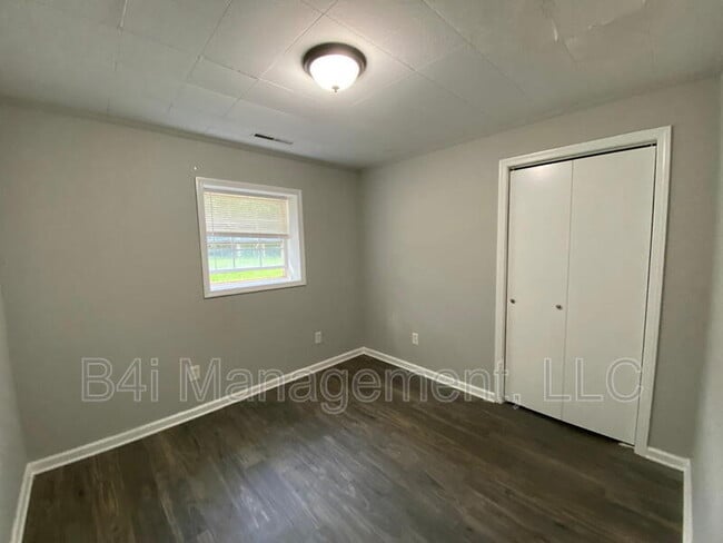 Building Photo - 406 Hill St