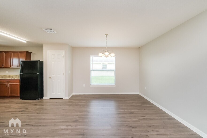 Building Photo - 6600 Wirevine Dr