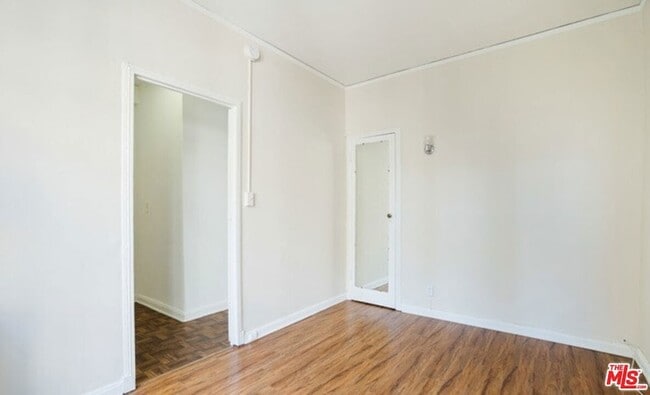Building Photo - 634 S Gramercy Pl