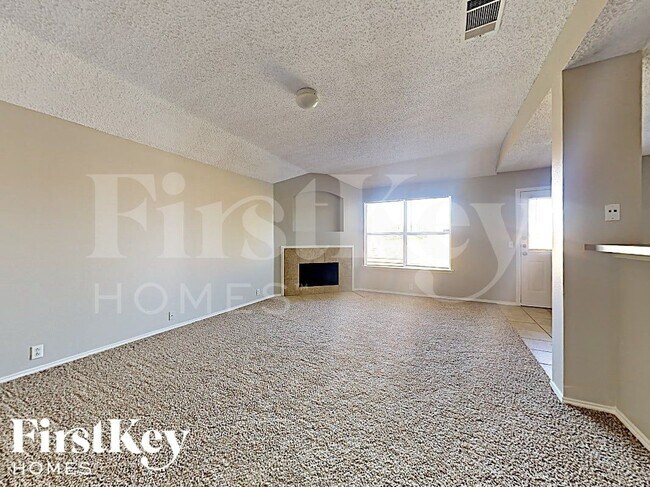 Building Photo - 1600 Shady Shores Dr