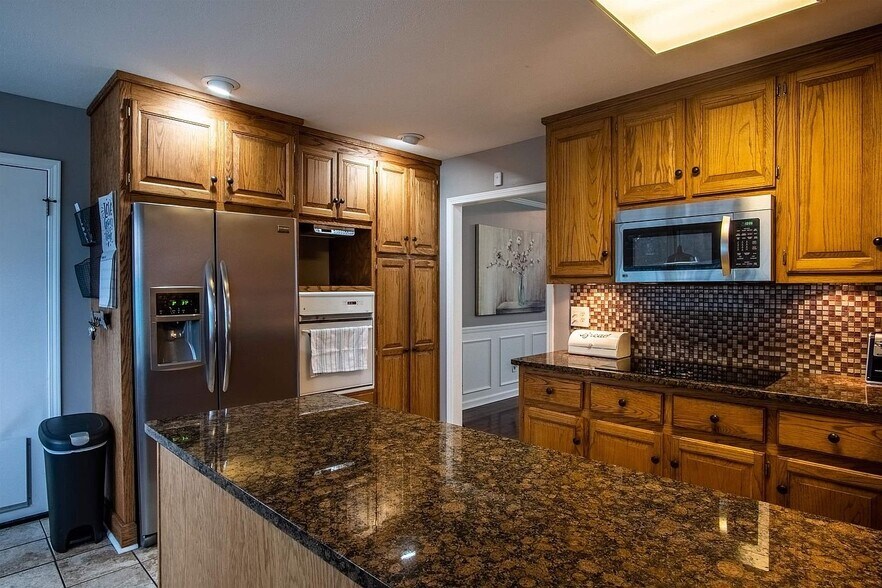 Building Photo - 304 Twin Oak Dr