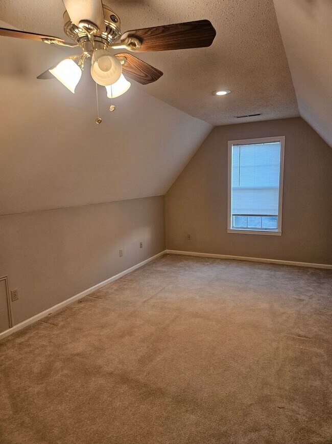 Building Photo - Available Now!   half off first months rent special!