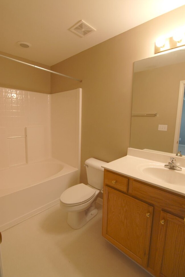 Building Photo - Maintenance free 2 bedroom suite townhouse...