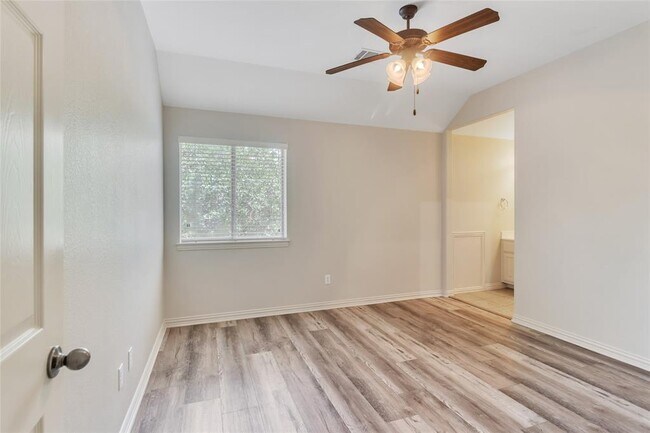 Building Photo - 4004 Buckhaven Cove