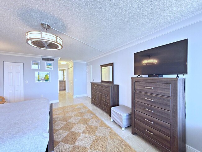Building Photo - 3546 S Ocean Blvd