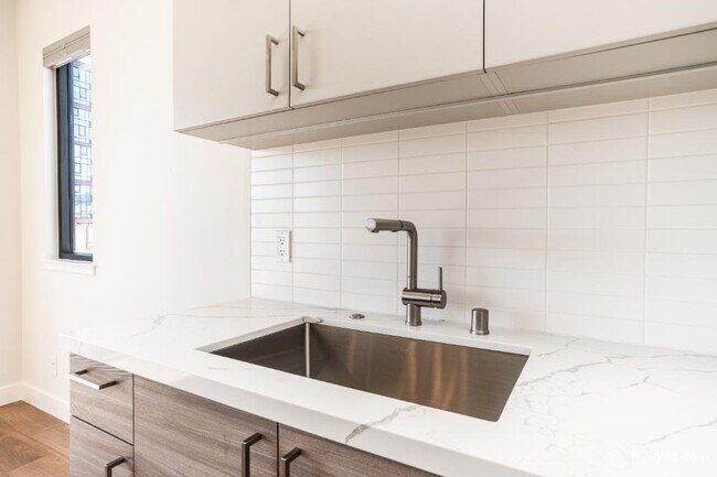 Building Photo - 25 Grace St